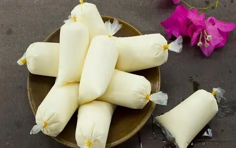 Hình ảnh Compo 10 bịch sữa chua truyền thống 