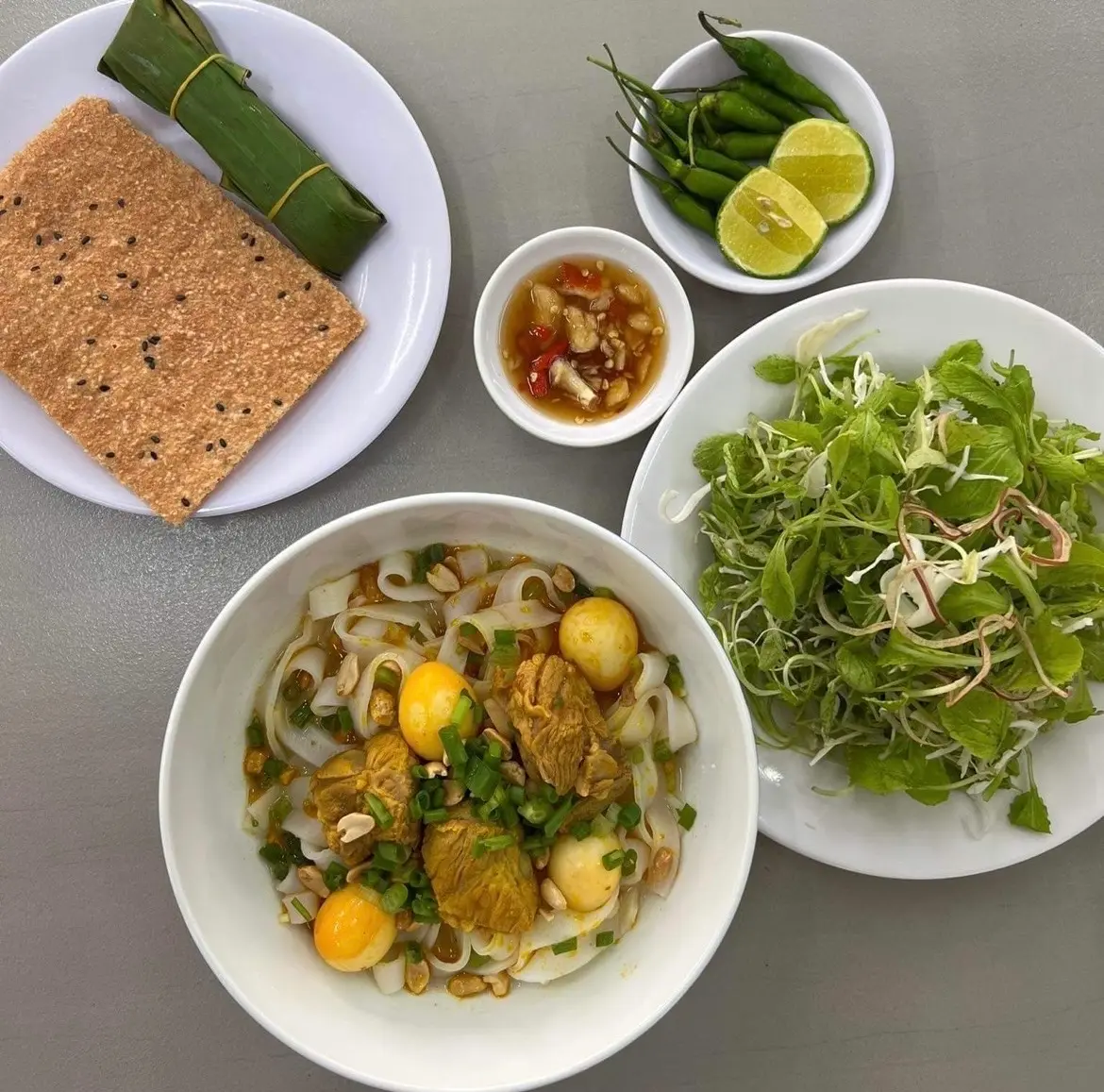 Hình ảnh Mì quảng sườn - trứng cút