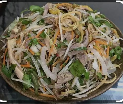 Hình ảnh 1/2 gà+ gỏi+ cháo