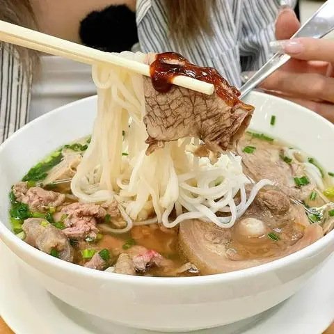 Hình ảnh Bún bò Nạm gân 