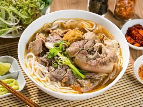 Hình ảnh Bún bò sụn - chả - nạm - tái