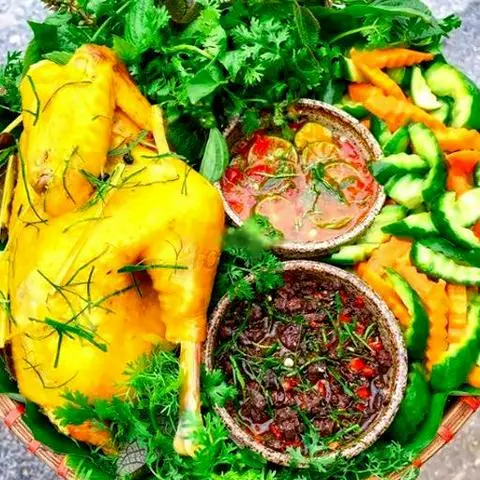 Hình ảnh Gà Ủ Muối Hoa Tiêu 1/2 Con(Không Chặt)