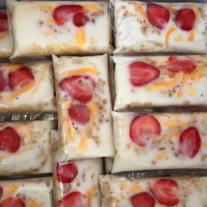 Hình ảnh Combo 5 miếng Kem chuối Dâu siêu ngon (tặng 01 rau câu nhân flan) có túi giữ nhiệt