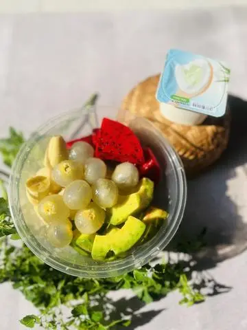 Hình ảnh Hộp Trái Cây Tứ Vị 800g + 1 Hộp Sữa Chua
