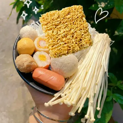 Hình ảnh Lẩu ly mì gói xiên que - tiết kiệm