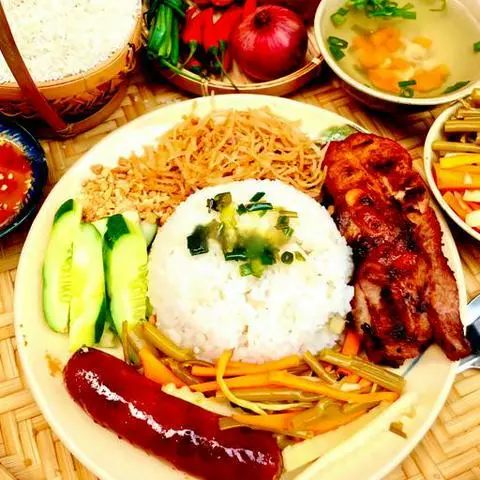 Hình ảnh Cơm tấm sườn cây - bì - lạp xưởng - soup