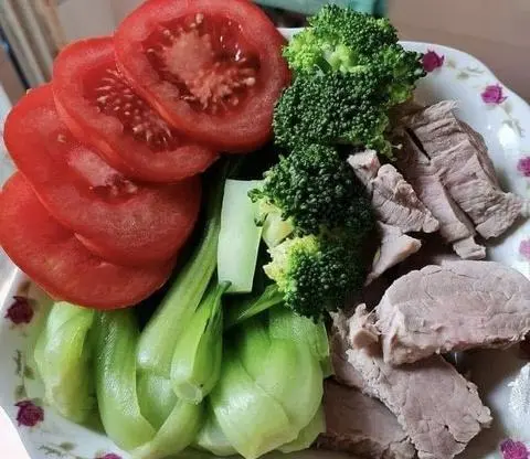 Hình ảnh Thịt heo luộc - suplơ -  cải thìa - cà chua 