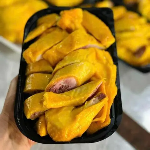 Hình ảnh 1/2 con gà ủ muối 