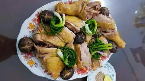 Hình ảnh Gà hấp hành 1 con Chặt Sẵn