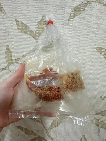 Hình ảnh Bánh Tráng Tỏi Ớt Muối Chay (TỰ TRỘN)