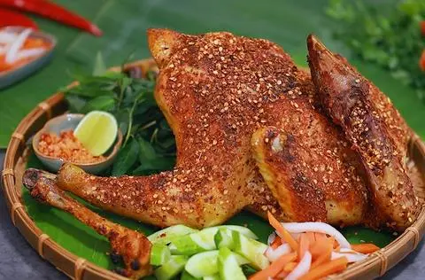 Hình ảnh Gà nướng muối ớt nguyên con