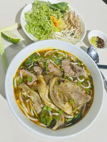 Hình ảnh Bún Bò Tái - Nạm