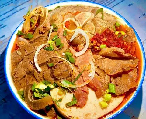 Hình ảnh Bún bò đặc biệt