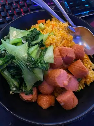 Hình ảnh Cơm Chiên Xúc Xích