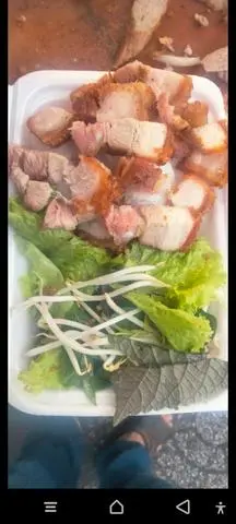 Hình ảnh Banh Hoi Heo Quay .1hop =45k