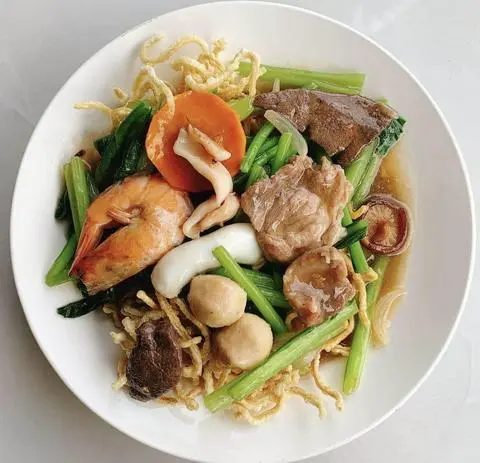 Hình ảnh Mì xào giòn thập cẩm (nhiều nước sốt)