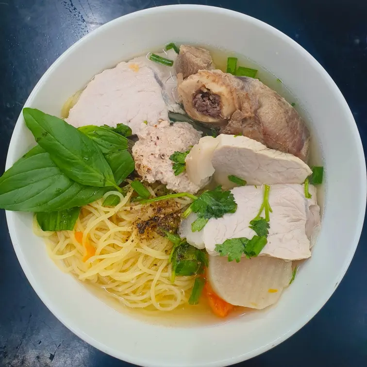 Hình ảnh Súp Mì Tươi Nóng Thịt Heo
