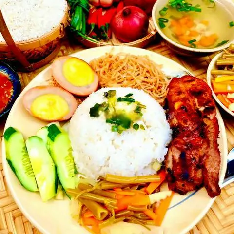 Hình ảnh Cơm tấm sườn cây - bì - trứng kho - soup