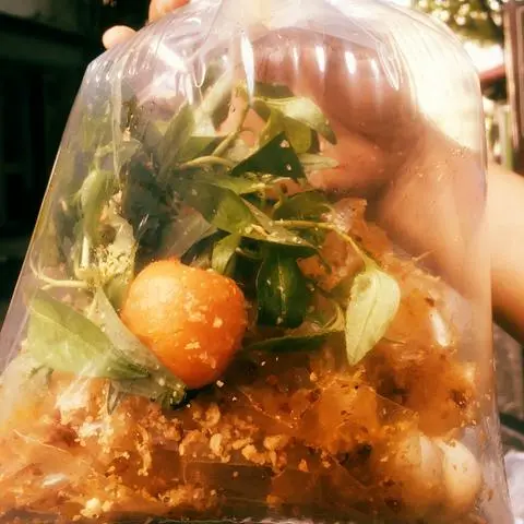 Hình ảnh Bánh tráng tỏi ớt trứng muối siêu ngon