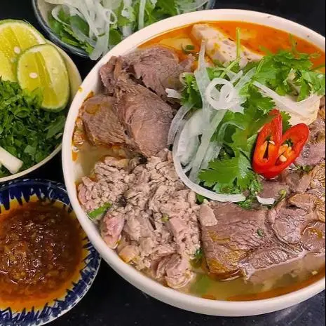 Hình ảnh bún bò thập cẩm không giò