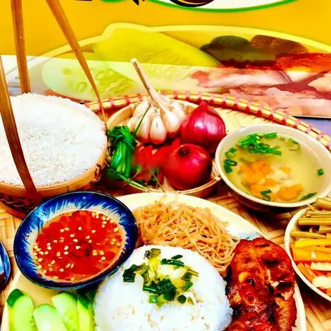 Hình ảnh Cơm tấm sườn cây - bì - soup