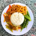 Hình ảnh Combo cơm thập cẩm chay kèm 1 chai nước