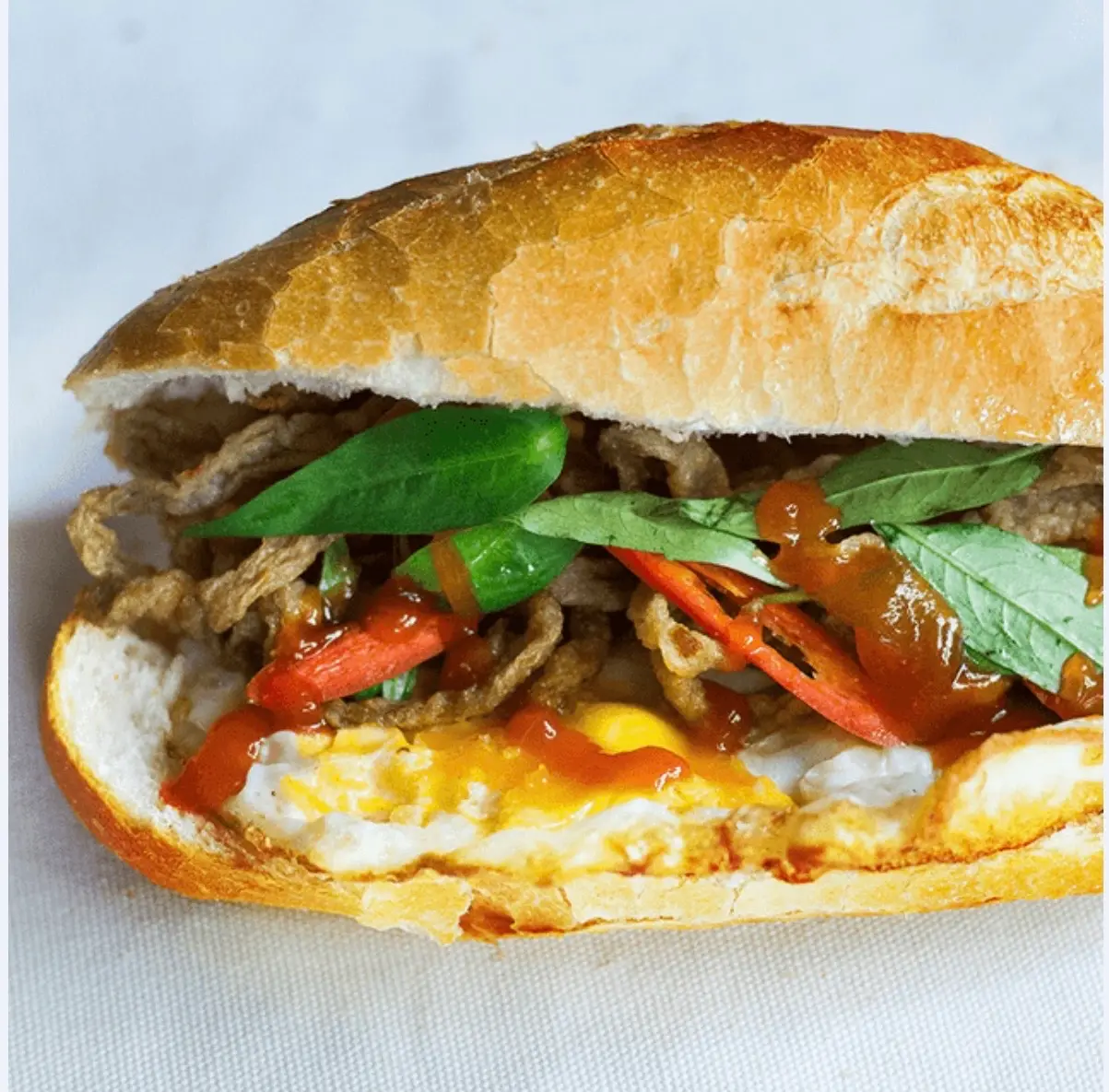 Hình ảnh Bánh mì chả cá ốp la