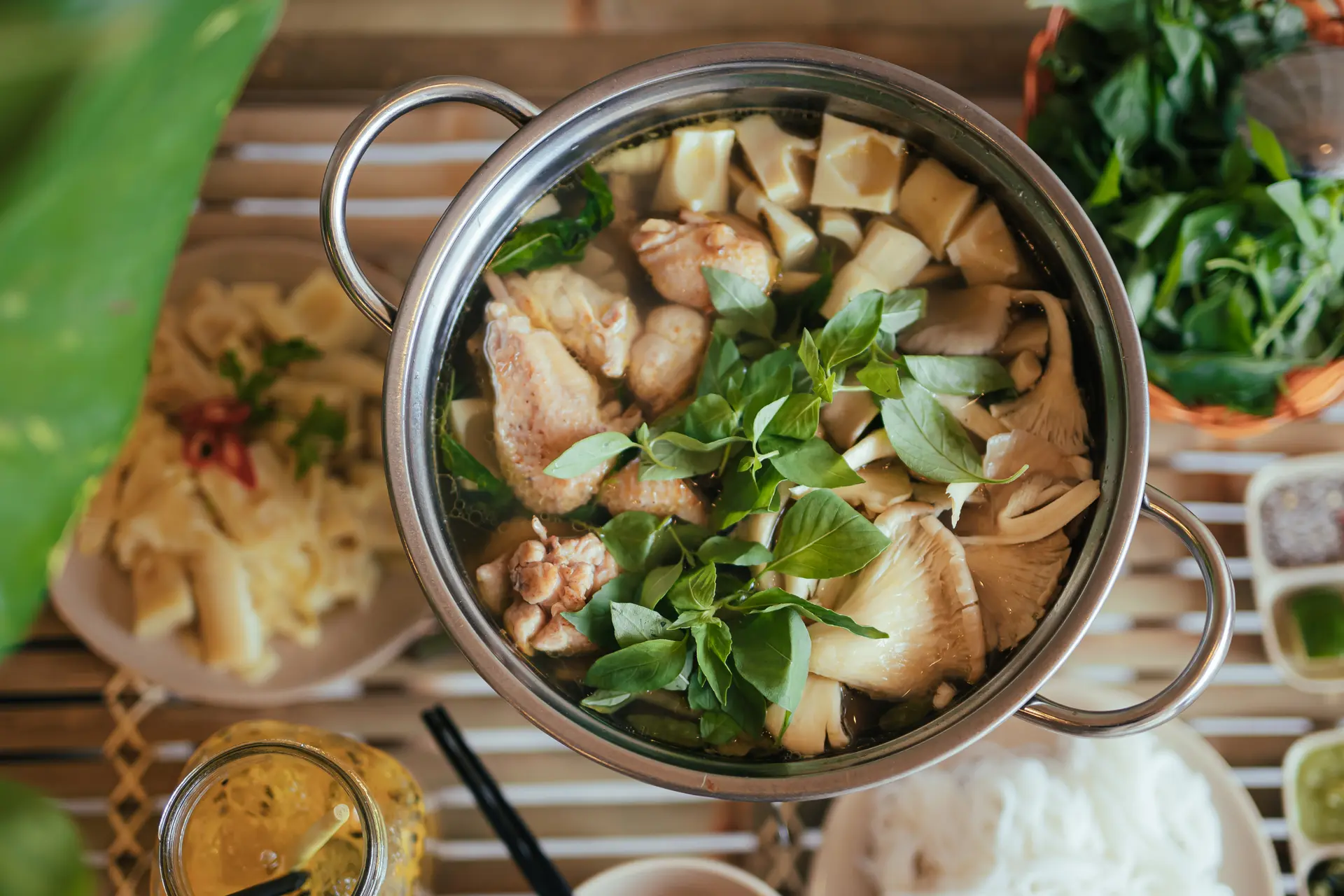Hình ảnh Lẩu Gà Lá É nhỏ