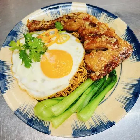 Hình ảnh Mì xào trứng + xúc xích
