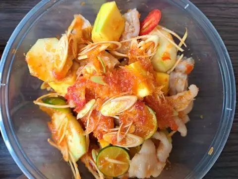 Hình ảnh Chân gà rút xương sốt thái