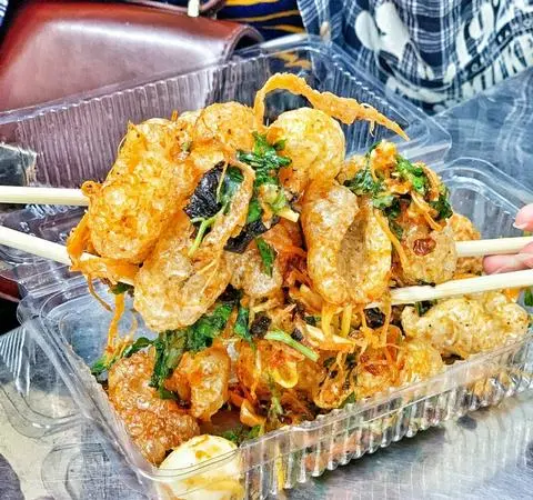Hình ảnh Bánh tráng trộn da heo giòn 
