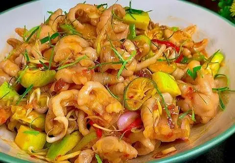 Hình ảnh Chân gà sốt thái rút xương + 1 ly trà tắc xanh