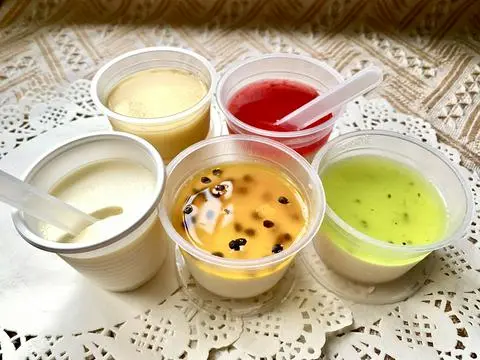 Hình ảnh Set 5 hũ (3 panna cotta - 1 sữa chua phô mai - 1 bánh flan)