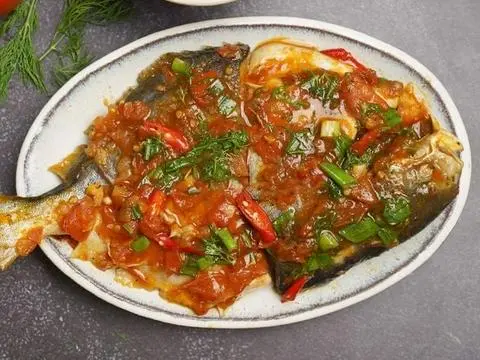Hình ảnh Cơm tấm cá chim sốt cà