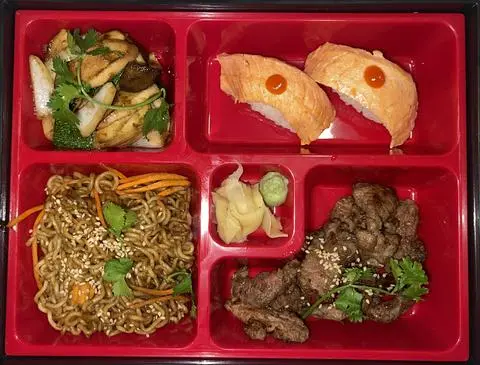 Hình ảnh NOODLE + BEEF + VEGETABLE + NIGIRI SALMON