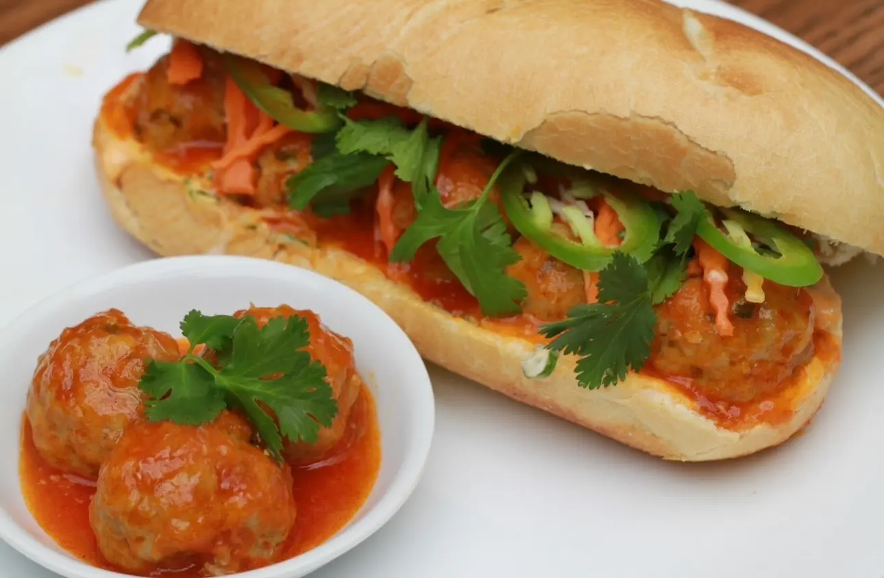 Hình ảnh Bánh mì xíu mại