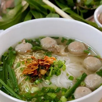 Hình ảnh hủ tíu mì vàng bò viên