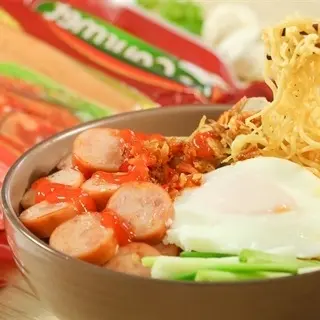 Hình ảnh MỲ TRỘN INDOMIE TRỨNG, XÚC XÍCH