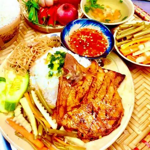Hình ảnh Cơm tấm sườn miếng - bì - soup