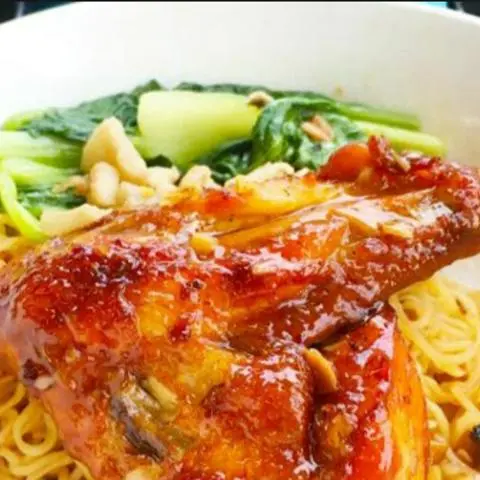 Hình ảnh Mì xào gà chiên