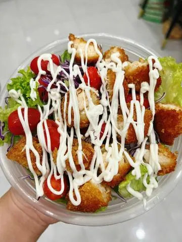 Hình ảnh salad gà giòn mayo 