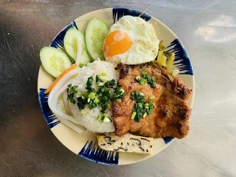 Hình ảnh Cơm sườn chả ốp la
