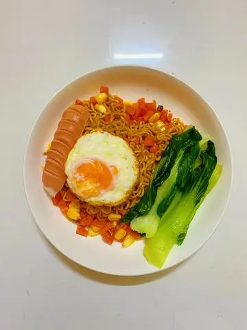 Hình ảnh Mì Trứng Xúc Xích