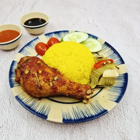 Hình ảnh Cơm Đùi Gà Chiên Mắm Tỏi