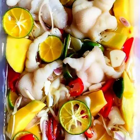 Hình ảnh Chân gà rút xương sả tắc