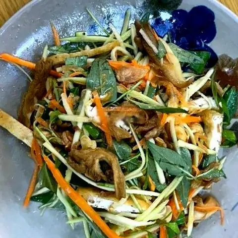 Hình ảnh Gỏi xoài sốt chanh dây