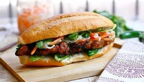 Hình ảnh Bánh mì thịt nướng đặc biệt