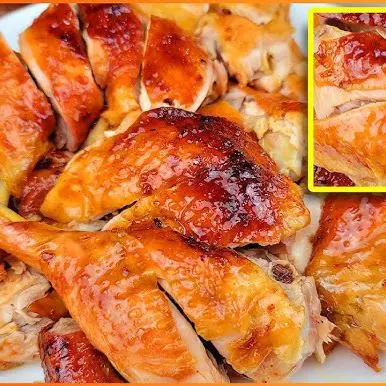 Hình ảnh 1 con Gà nướng sốt bản đôn + 1 bánh mì