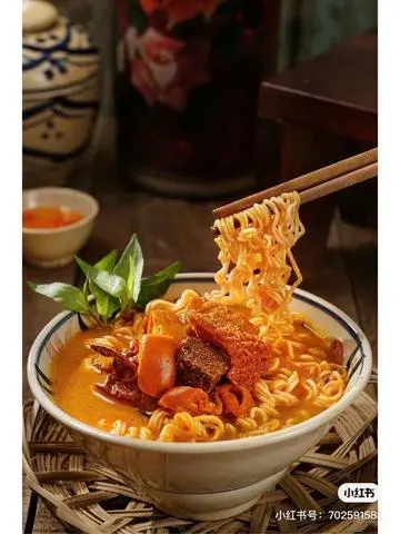 Hình ảnh Mì gói phá lấu truyền thống