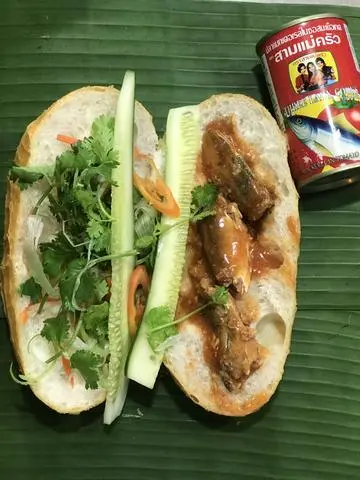 Hình ảnh Bánh Mì Cá Mòi